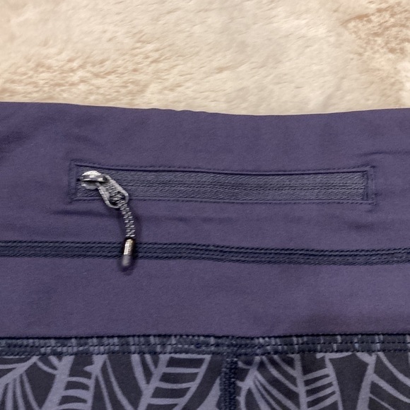 Lululemon Run A Marathon Crop II - Pretty Palm Purple ~ Size 4 - Picture 8 of 9